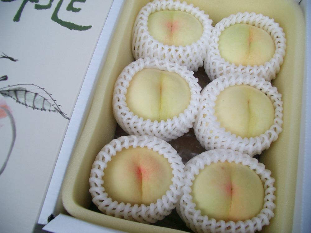 特選清水白桃【2kg】贈答用 6〜7個入りの画像