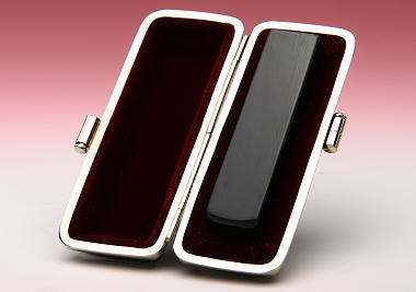 【安心印鑑工房】個人銀行印用角型はんこ：黒水牛13.5㍉角の画像