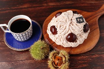 バースデーケーキ　モンブランタルトの画像