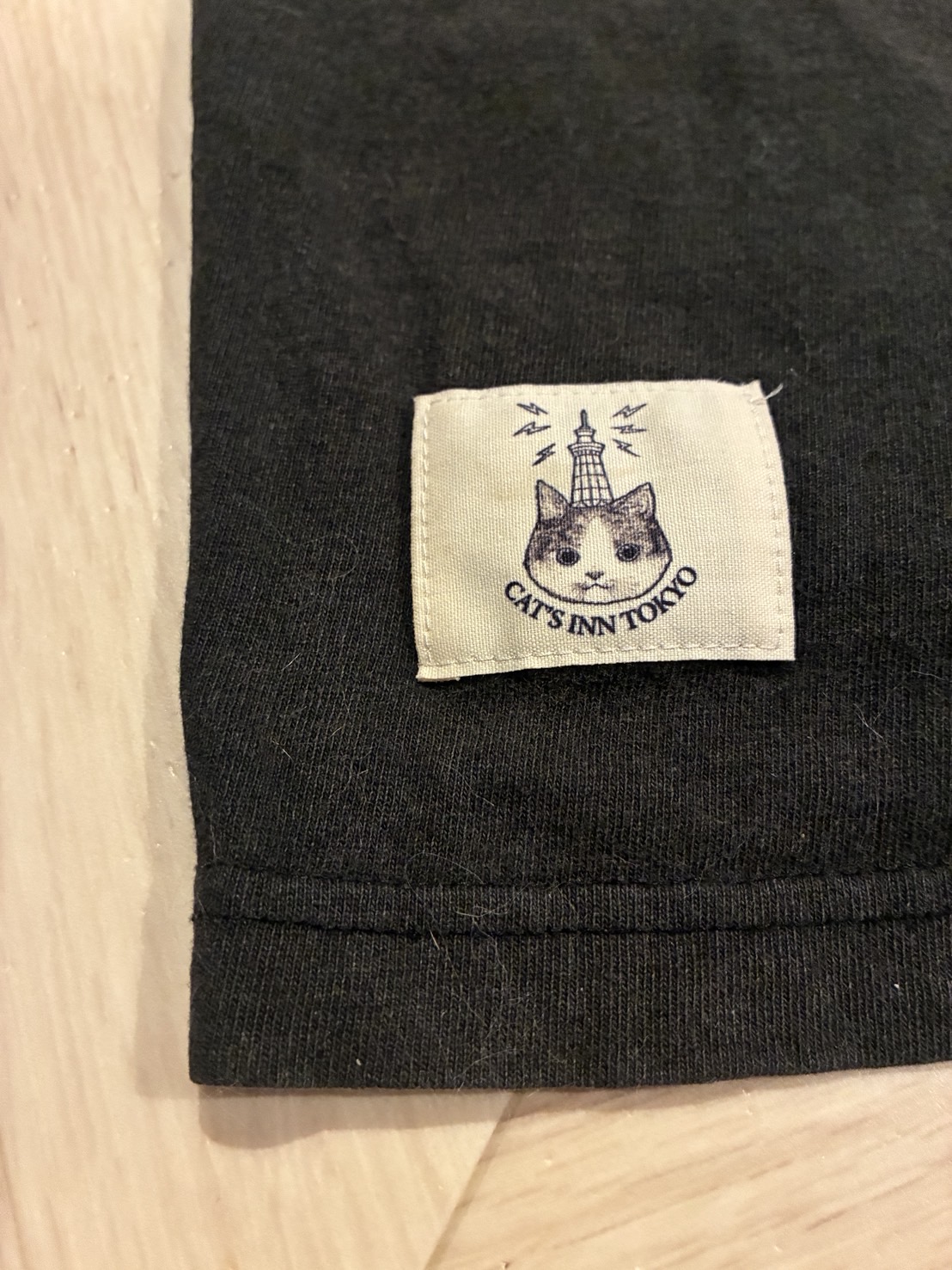 【予約〜26年5月納品】猫に忠誠を誓いますTシャツ(CITワッペン有無選択）の画像