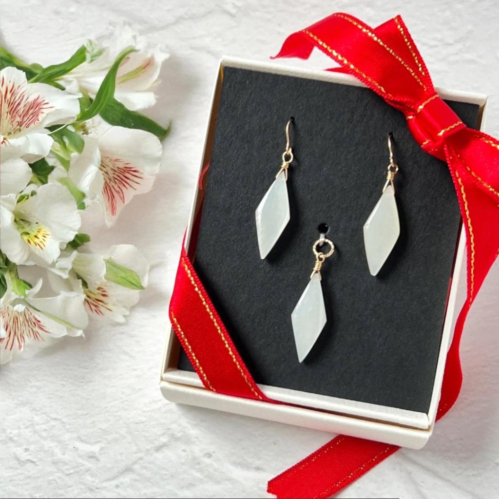 ムーンストーンのピアスとペンダントヘッドのセット_14kgfの画像