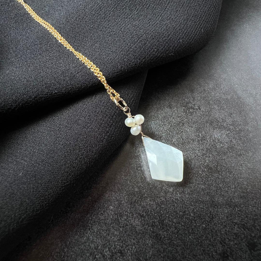 ムーンストーンと淡水パールのピアス・イヤリング＆ネックレス_14kgfの画像