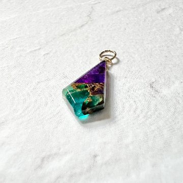 「風を受けて」カイトシェイプのペンダントヘッド　ブルーパープルコッパー 14kgfの画像