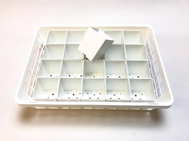 生産者仕様の園芸トレイ：白 (ハーフ)＋シンプルでマットなプラ鉢2号白-四角(トレイ1枚＋20鉢付きで1セット)[w]の画像