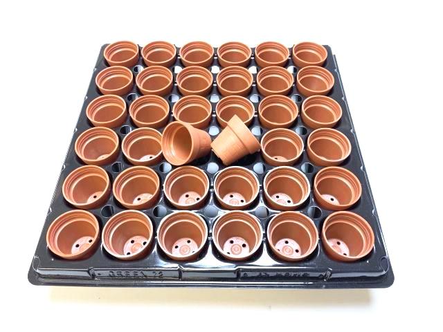 1号プラ鉢ぴったり整理トレイ-厚(ハード)＋1号プラ鉢-レンガ-超ミニサイズ(トレイ1枚＋36鉢付きで1セット)の画像