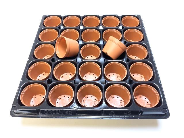 1.5号プラ鉢ぴったり整理トレイ-厚(ハード)＋1.5号プラ鉢-茶(トレイ1枚＋25鉢付きで1セット)の画像