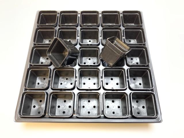 1.7号プラ鉢ぴったり整理トレイ-薄(ソフト)＋1.7号四角プラ鉢-黒(トレイ1枚＋25鉢付きで1セット)の画像