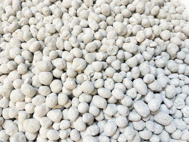 IB(アイビー)化成肥料(大粒緩効性肥料)1kg(大)＠フラワーショップ江口の画像