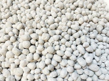 IB(アイビー)化成肥料(大粒緩効性肥料)1kg(大)＠フラワーショップ江口の画像