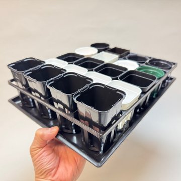 7.5cmポットや2号鉢用四角型枠トレイ：ハーフ浅型[H5.5cm]-20鉢用＋スリット深鉢75四角★(2号ロング相当)：カネヤスリットポット(トレイ1枚＋20鉢付きで1セット)[*][254GB]の画像