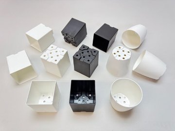 シンプルでマットなプラ鉢2号白-四角[w]の画像