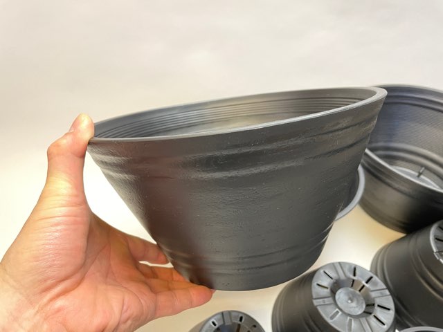 陶器風プラ鉢セラアート平鉢(丸鉢)-27号-黒(直径φ約27cmで一般的な9号浅鉢相当)
