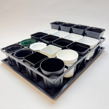 7.5cmポットや2号鉢用四角型枠トレイ：ハーフ浅型[H5.5cm]-20鉢用＋スマートハイスタイル2号プラ鉢-黒※ミニラン鉢(トレイ1枚＋20鉢付きで1セット)[*]の画像