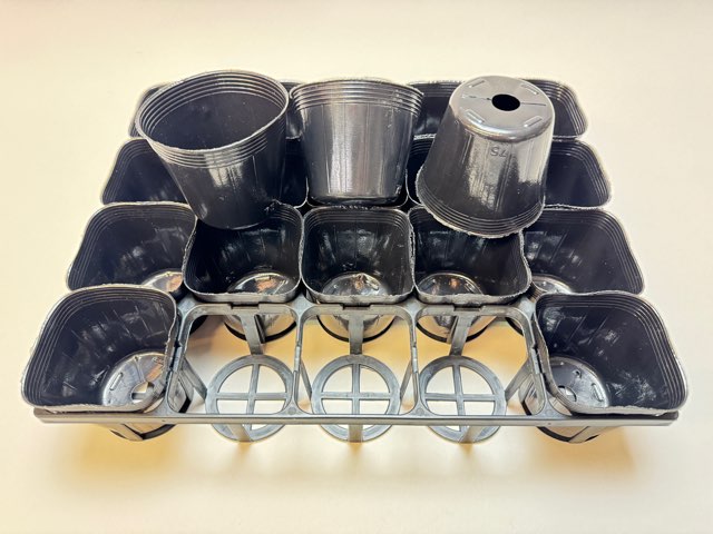 7.5cmポットや2号鉢用四角型枠トレイ：ハーフ浅型[H5.5cm]-20鉢用＋7.5cmポット(トレイ1枚＋20鉢付きで1セット)の画像