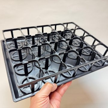 7.5cmポットや2号鉢用四角型枠トレイ：ハーフ浅型[H5.5cm]-20鉢用＋7.5cmポット(トレイ1枚＋20鉢付きで1セット)の画像