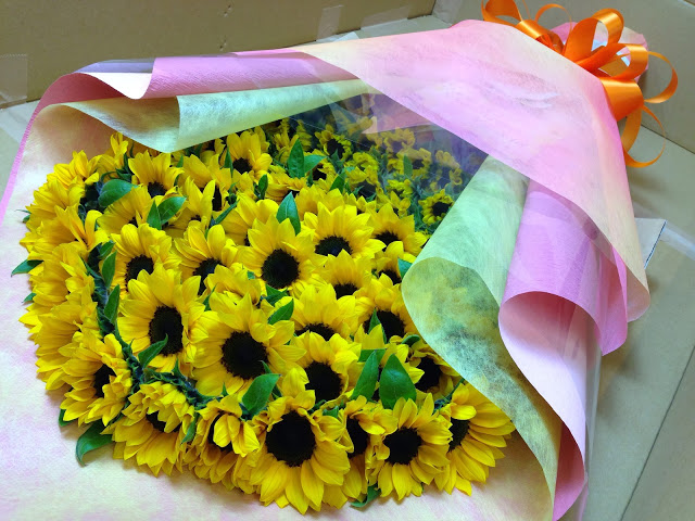ひまわりの花束-100本入り：BIG特別仕様(生花超特大200サイズ規格)※プロポーズ用等にご利用頂けます！の画像