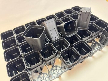 7.5cmポットや2号鉢用四角型枠トレイ：ハーフ標準型[H6.4cm]-20鉢用＋プレステラ深鉢75(2号相当)黒★(トレイ1枚＋20鉢付きで1セット)の画像