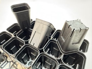 7.5cmポットや2号鉢用四角型枠トレイ：ハーフ標準型[H6.4cm]-20鉢用＋プレステラ深鉢75(2号相当)黒★(トレイ1枚＋20鉢付きで1セット)の画像