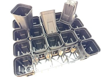 7.5cmポットや2号鉢用四角型枠トレイ：ハーフ標準型[H6.4cm]-20鉢用＋プレステラ深鉢75(2号相当)黒★(トレイ1枚＋20鉢付きで1セット)の画像