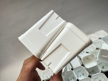 7.5cmポットや2号鉢用四角型枠トレイ：ハーフ標準型[H6.4cm]-20鉢用＋プレステラ深鉢75(2号相当)白☆(トレイ1枚＋20鉢付きで1セット)の画像