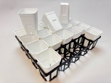 7.5cmポットや2号鉢用四角型枠トレイ：ハーフ標準型[H6.4cm]-20鉢用＋プレステラ深鉢75(2号相当)白☆(トレイ1枚＋20鉢付きで1セット)の画像