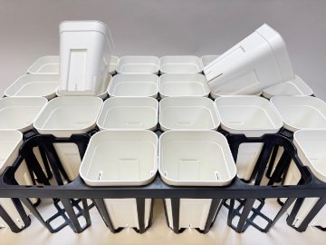 プレステラ深鉢専用★-90対応四角枠トレイ：24鉢用(黒)＋プレステラ深鉢90-白☆(トレイ1枚＋24鉢付きで1セット)[254GB]の画像