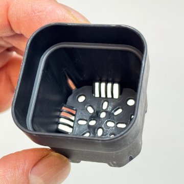 黒＊1.3号四角(一辺4cmスリット鉢で最小スクエア)極小ミニスリット浅型鉢45型-黒★ぶ厚い高機能ミニプラ鉢※鉢底の通気・排水重視※擦傷テカリあり＊1号・1.3号鉢対応トレイあり※プレステラ系の画像