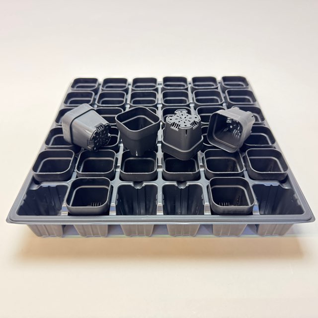 1号プラ鉢ぴったり整理トレイ：深型-薄(ソフト)＋1.3号四角極小ミニスリット浅型鉢45型-黒(トレイ1枚＋36鉢付きで1セット)の画像