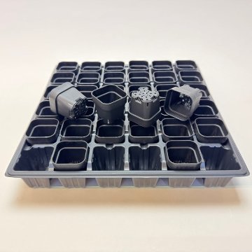 1号プラ鉢ぴったり整理トレイ：深型-薄(ソフト)＋1.3号四角極小ミニスリット浅型鉢45型-黒(トレイ1枚＋36鉢付きで1セット)の画像