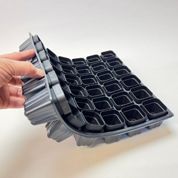 1号プラ鉢ぴったり整理トレイ：深型-薄(ソフト)＋1.3号四角極小ミニスリット浅型鉢45型-黒(トレイ1枚＋36鉢付きで1セット)の画像