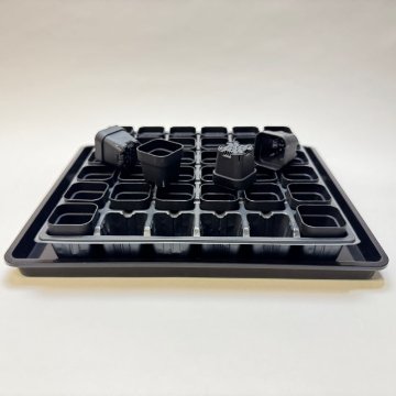 1号プラ鉢ぴったり整理トレイ：深型-薄(ソフト)＋1.3号四角極小ミニスリット浅型鉢45型-黒(トレイ1枚＋36鉢付きで1セット)の画像