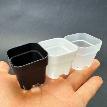 白＊1.3号四角(一辺4cmスリット鉢で最小スクエア)極小ミニスリット浅型鉢45型-白☆厚い高機能ミニプラ鉢※鉢底の通気・排水重視＊1号・1.3号鉢対応トレイあり※プレステラ系の画像