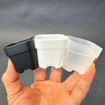 白＊1.3号四角(一辺4cmスリット鉢で最小スクエア)極小ミニスリット浅型鉢45型-白☆厚い高機能ミニプラ鉢※鉢底の通気・排水重視＊1号・1.3号鉢対応トレイあり※プレステラ系の画像