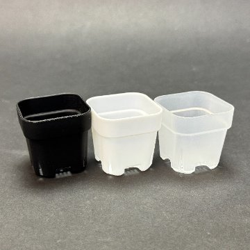 白＊1.3号四角(一辺4cmスリット鉢で最小スクエア)極小ミニスリット浅型鉢45型-白☆厚い高機能ミニプラ鉢※鉢底の通気・排水重視＊1号・1.3号鉢対応トレイあり※プレステラ系の画像