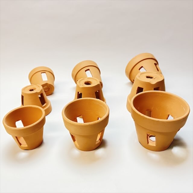 R8/8/18少量入荷！(新)側面穴3ヶ所タイプ＊穴あき(胴抜き)素焼鉢-3号[長四角形穴]洋蘭/着生蘭/フウラン/セッコク/エアプランツ/ビカクシダ1鉢売※多少の欠け凹みご容赦を!の画像
