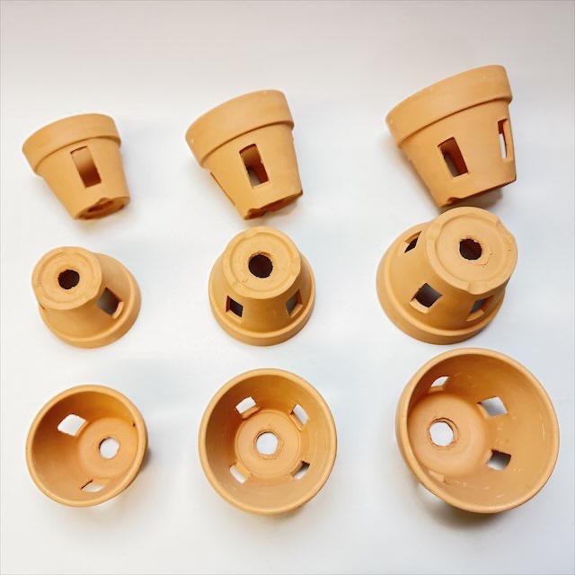 R8/8/18少量入荷！(新)側面穴3ヶ所タイプ＊穴あき(胴抜き)素焼鉢-3号[長四角形穴]洋蘭/着生蘭/フウラン/セッコク/エアプランツ/ビカクシダ1鉢売※多少の欠け凹みご容赦を!の画像