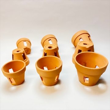 R8/8/18少量入荷！(新)側面穴3ヶ所タイプ＊穴あき(胴抜き)素焼鉢-3号[長四角形穴]洋蘭/着生蘭/フウラン/セッコク/エアプランツ/ビカクシダ1鉢売※多少の欠け凹みご容赦を!の画像