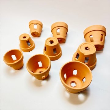 R8/8/18少量入荷！(新)側面穴3ヶ所タイプ＊穴あき(胴抜き)素焼鉢-3号[長四角形穴]洋蘭/着生蘭/フウラン/セッコク/エアプランツ/ビカクシダ1鉢売※多少の欠け凹みご容赦を!の画像