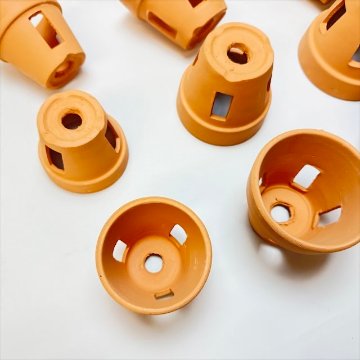 R8/8/18少量入荷！(新)側面穴3ヶ所タイプ＊穴あき(胴抜き)素焼鉢-3号[長四角形穴]洋蘭/着生蘭/フウラン/セッコク/エアプランツ/ビカクシダ1鉢売※多少の欠け凹みご容赦を!の画像