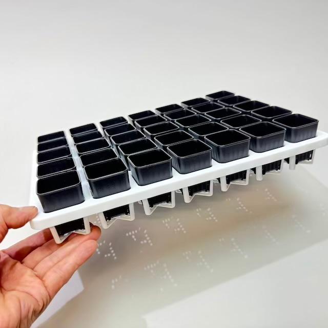 ミニプラ鉢1号・1.3号鉢対応-白色ミニトレイ-35(5×7)鉢用＊(約)A4サイズ相当※1枚売＊多肉・塊根植物・アガベ・ハオルチア・アデニウム・パキポディウム・実生の画像