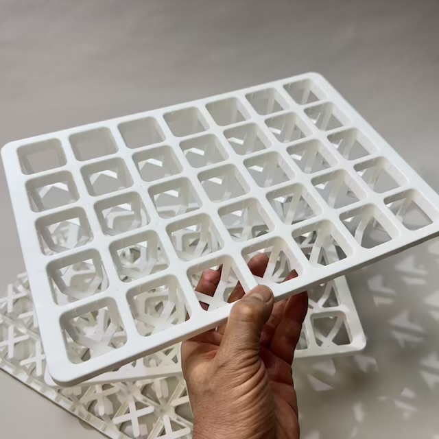 ミニプラ鉢1号・1.3号鉢対応-白色ミニトレイ-35(5×7)鉢用＊(約)A4サイズ相当※1枚売＊多肉・塊根植物・アガベ・ハオルチア・アデニウム・パキポディウム・実生の画像