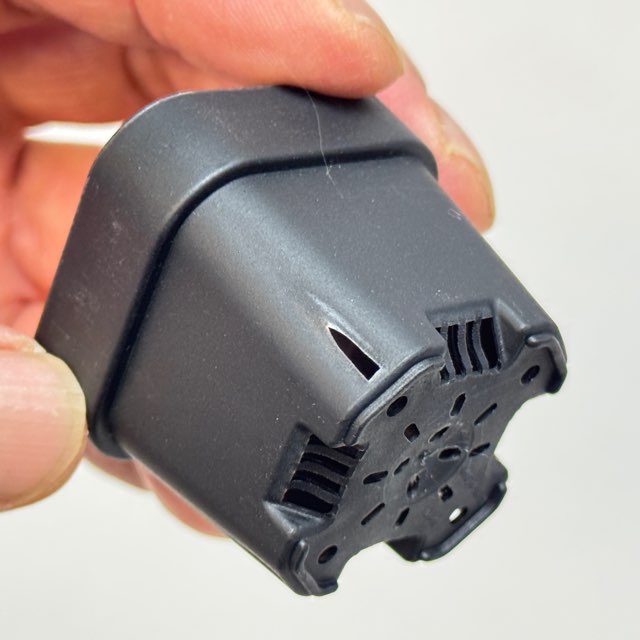 ミニプラ鉢1号・1.3号鉢対応-白色ミニトレイ-35(5×7)鉢用＋1.3号四角極小ミニスリット浅型鉢45型-黒※擦り傷テカリ有(トレイ1枚＋35鉢付きで1セット)の画像