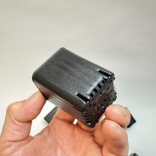ミニプラ鉢1号・1.3号鉢対応-白色ミニトレイ-35(5×7)鉢用＋1.3号スマートロング-ミニスリット深鉢50型-黒(トレイ1枚＋35鉢付きで1セット)の画像