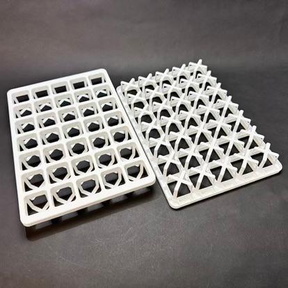 1号鉢＋ミニプラ鉢1号・1.3号鉢対応-白色ミニトレイ-35(5×7)鉢用(35鉢＋トレイ1枚付きで1セット)の画像