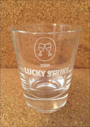 Lucky Strike ショットグラスの画像