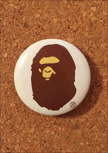 A BATHING APE 缶バッジの画像