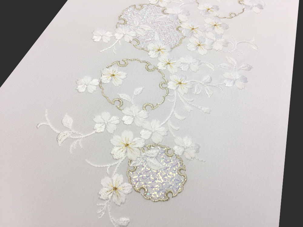 刺繍［白・パール］雪輪蔓桜柄半衿の画像