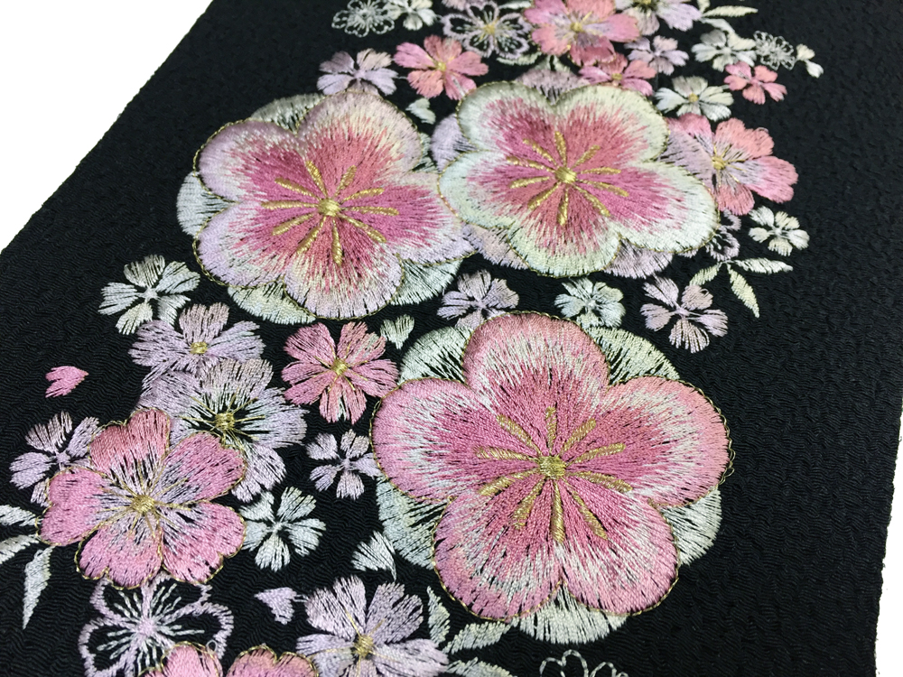 刺繍［黒］大輪桜柄半衿の画像