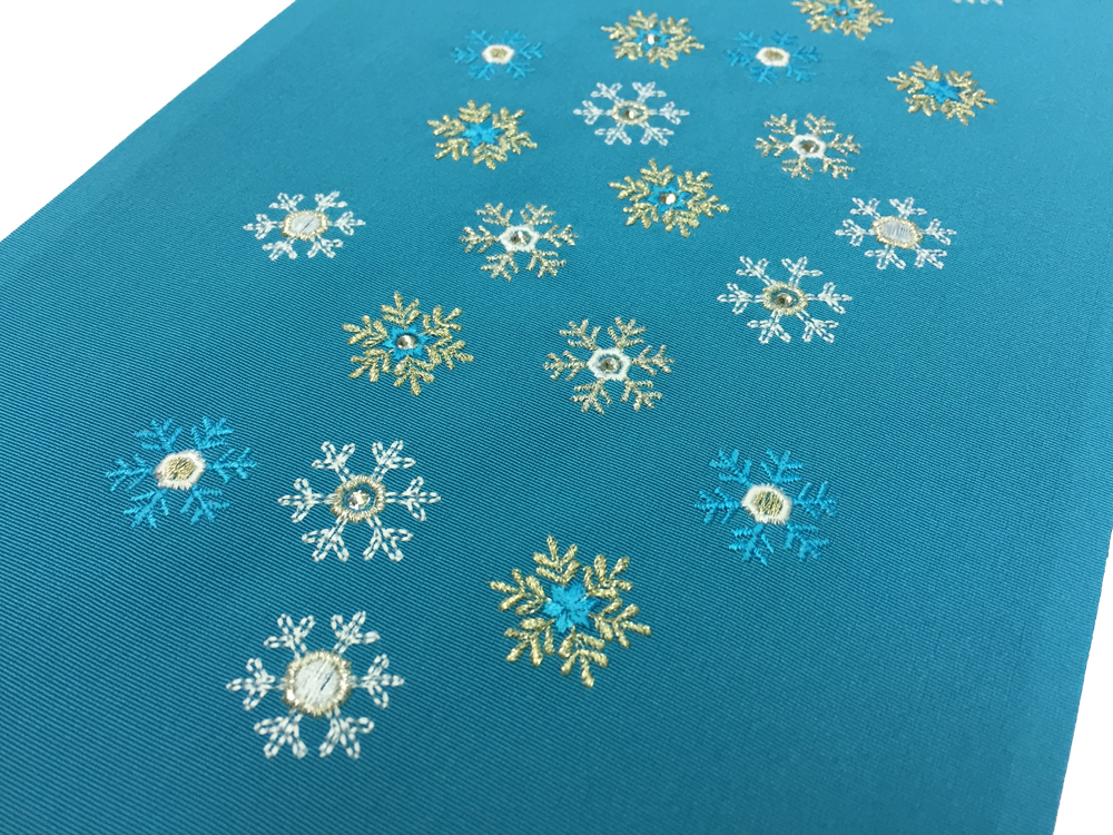 刺繍［ターコイズブルー・金］雪・氷結晶柄半衿の画像