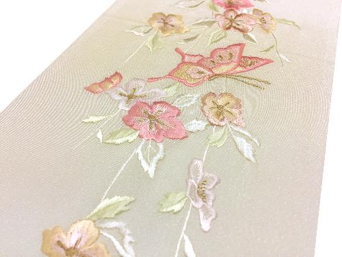 刺繍［ぼかし］花に蝶柄半衿の画像